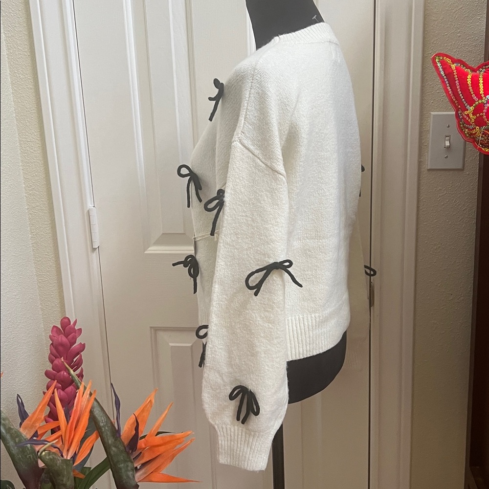 NWT Luna Ivy Bow Sweater - Picture 6 of 9
